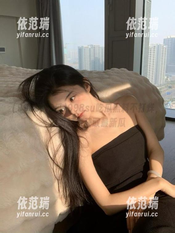 998su吃瓜 998su吃瓜黑料不打烊,网页轻松获取最新瓜